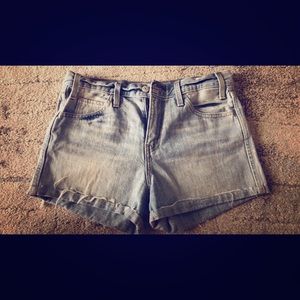 Boyfriend and fit wash Levi’s Shorts